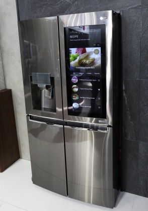 Smart fridge LG InstaView ThinQ 2.jpg