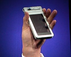 Неизвестный КПК от Sony на выставке PalmSource 2002 #2