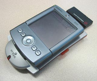 представила PCMCIA-адаптер для карманных компьютеров Palm