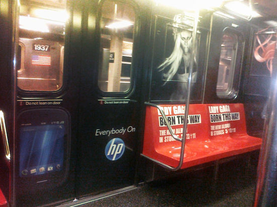 Lady Gaga рекламирует новый смартфон HP Veer #1
